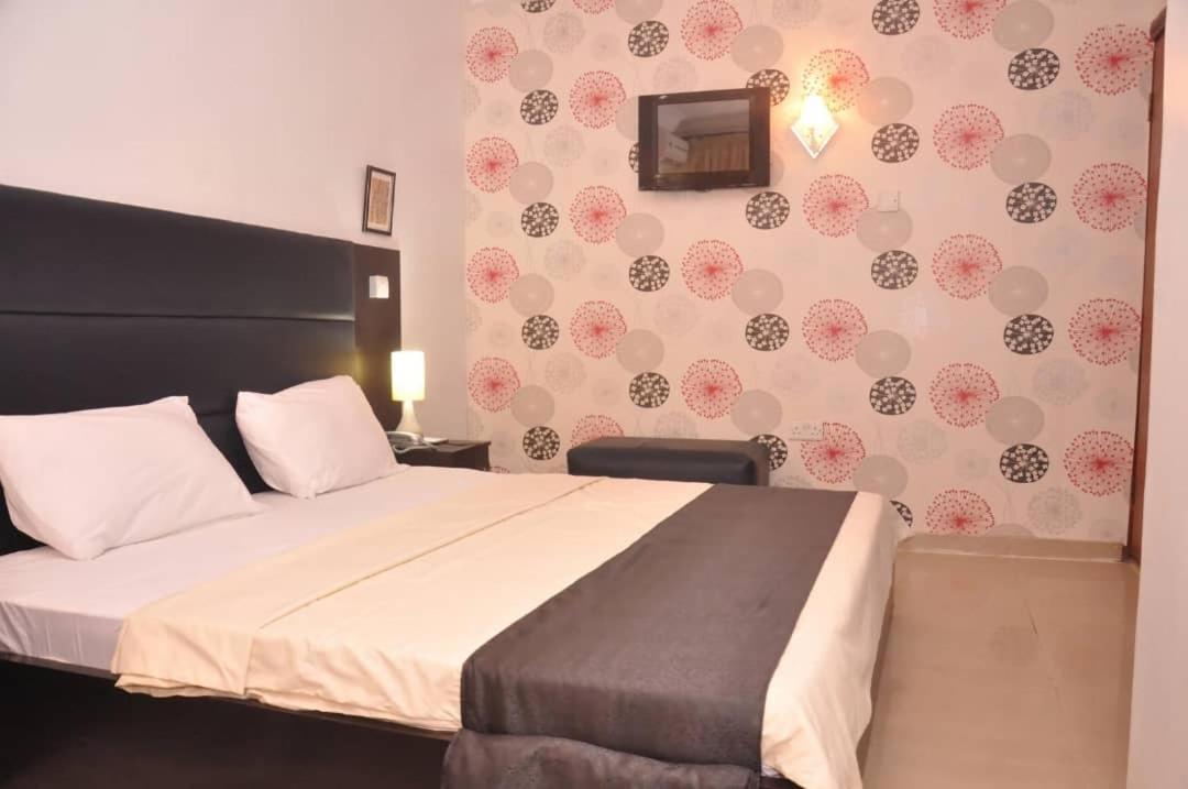 Royal Kaft Hotel Ikorodu Екстериор снимка